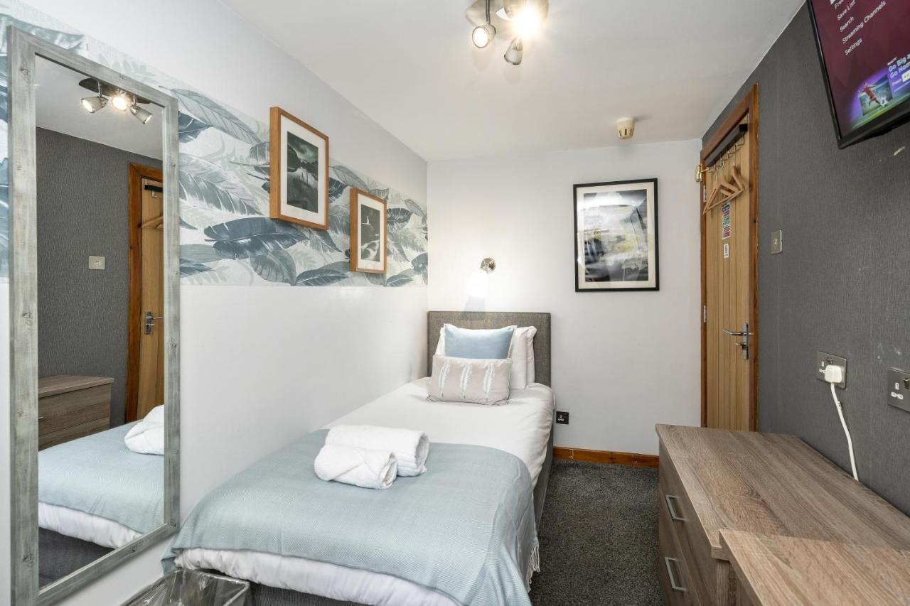 The New Lodge Pontardawe Kültér fotó